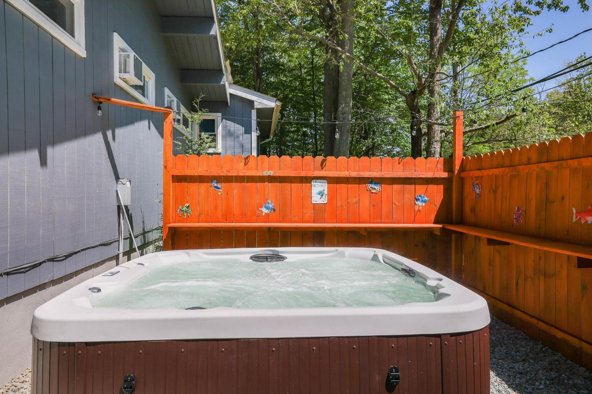 Chic And Stylish Home Hot Tub,4 Bedrooms, Game Movie Room, Firepit, Arcades, Playground On Site 2 Min Walk From Pool And Lake Tobyhanna Eksteriør bilde