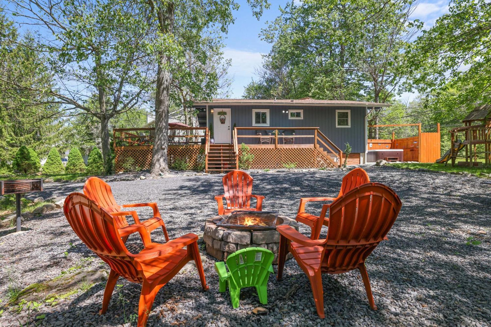 Chic And Stylish Home Hot Tub,4 Bedrooms, Game Movie Room, Firepit, Arcades, Playground On Site 2 Min Walk From Pool And Lake Tobyhanna Eksteriør bilde