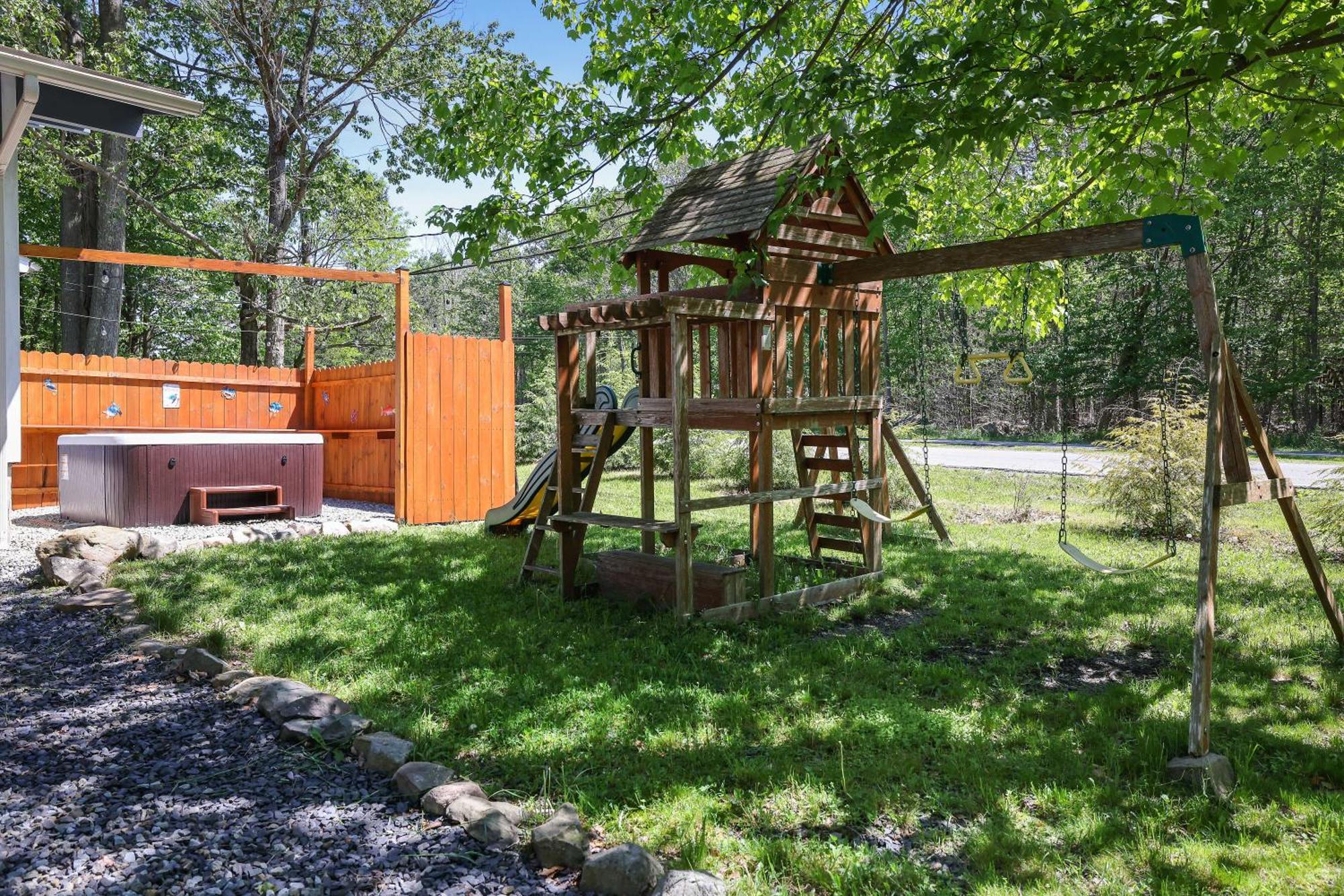 Chic And Stylish Home Hot Tub,4 Bedrooms, Game Movie Room, Firepit, Arcades, Playground On Site 2 Min Walk From Pool And Lake Tobyhanna Eksteriør bilde